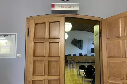 Nur ein Mann muss ins Gefängnis. 
