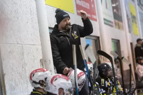 EHC-Coach Ralf Wolf. EHC-Coach Ralf Wolf.