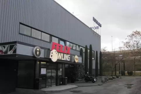 Direkt hinter dem Felix Bowlingcenter verläuft die Hochstraße Nord. 