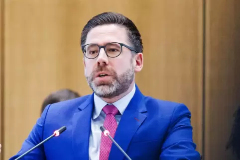 FDP-Fraktionschef Philipp Fernis warnt vor „irrwitzigen Wahlgeschenken“.