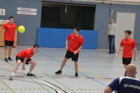 Die Rischweiler Herren treten in Berlin – von links mit Alexander Volnhals, davor Niklas Resch, Maic Volnhals und Niklas Speer – Die Rischweiler Herren treten in Berlin – von links mit Alexander Volnhals, davor Niklas Resch, Maic Volnhals und Niklas Speer –