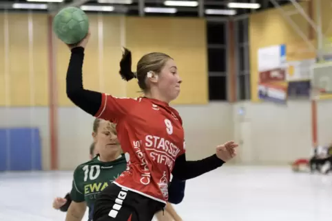 Fehlt: Anna-Lena Etzel von HSG Dudenhofen/Schifferstadt, hier noch für TSG Friesenheim gegen HSV Sobernheim.