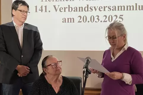 Marold Wosnitza übernimmt den Posten des Zef-Verbandsvorstehers von Susanne Ganster (rechts). Während des Wahlvorgangs übernahm Marold Wosnitza übernimmt den Posten des Zef-Verbandsvorstehers von Susanne Ganster (rechts). Während des Wahlvorgangs übernahm