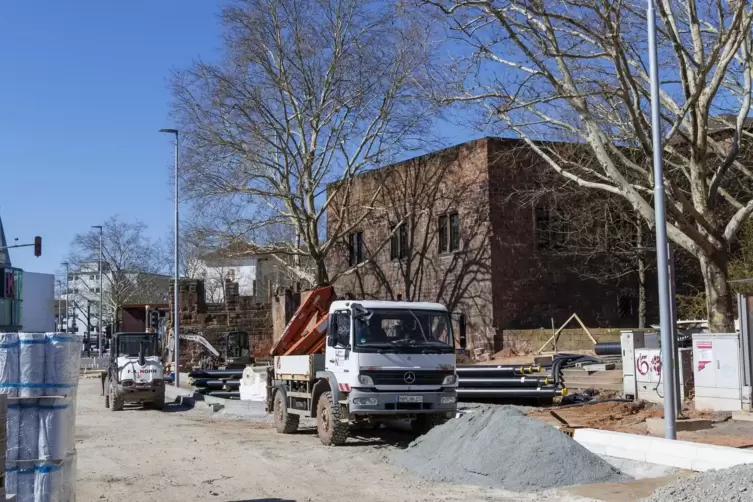 An der Neuen Stadtmitte wird kr&auml;ftig gebaut.