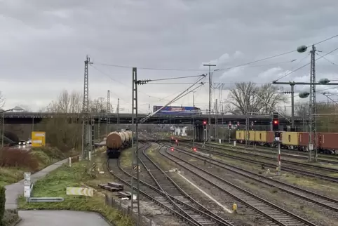 Blick auf den Zugverkehr in Wörth.