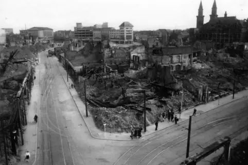Zerstörte Ludwigshafener Innenstadt Ecke Ludwig- und Kaiser-Wilhelm-Straße, zirka 1947 .