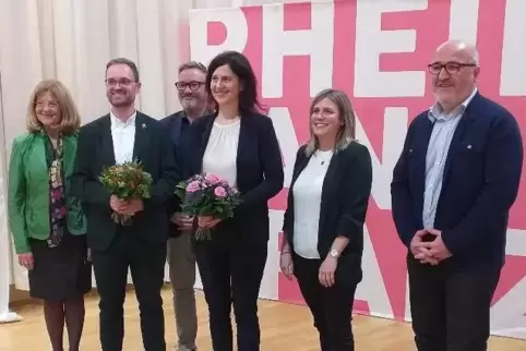 Kathrin Rehak-Nitsche (Vierte von links) hat alle Delegierten überzeugt.