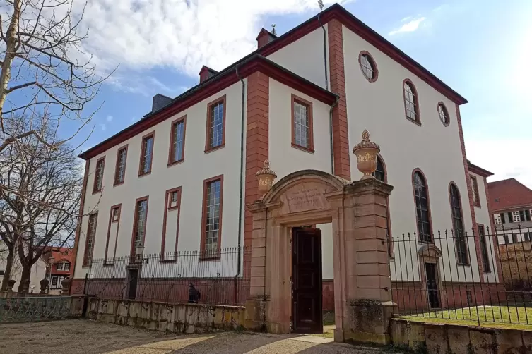 Ende vergangenen Jahres hat sich ein Arbeitskreis gebildet, der sich &uuml;ber eine zeitgem&auml;&szlig;e Nutzung der Paulskirche Gedanken macht