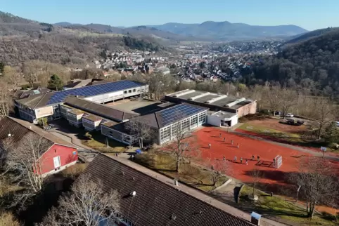 Knapp 700 Schüler besuchen die einzige Schule in Trägerschaft der Evangelischen Landeskirche. 