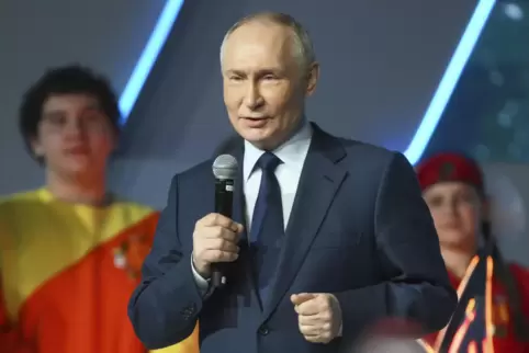 Putin taktiert. 