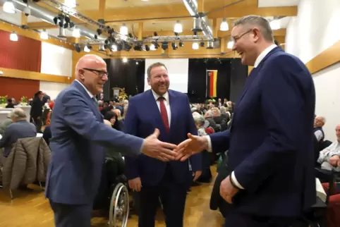  Verbandsbürgermeister Volker Poß wird verabschiedet und sein Nachfolger Mike Schönlaub in das Amt eingeführt. Ministerpräsident