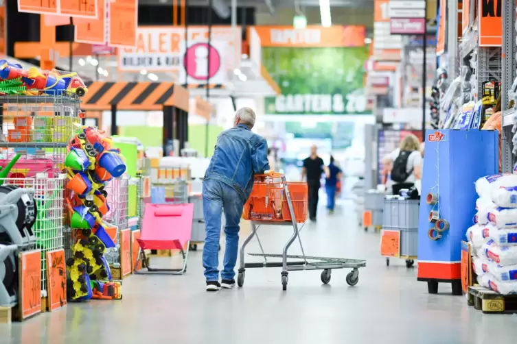 Letzte Agora: der Baumarkt.