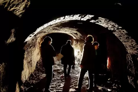 Der Bunker am Himmelsberg wurde nach Kriegsende nicht wieder ertüchtigt, weil er den damaligen Kriterien für den öffentlichen Sc