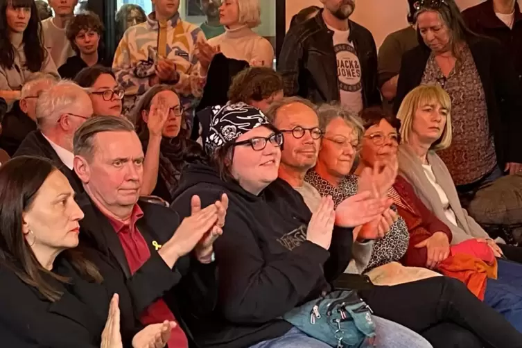 Einziges saarl&auml;ndisches Mitglied der neuen Linken-Bundestagsfraktion ist der Homburger Michael &bdquo;Moses&ldquo; Arndt (vorn, 2.v.l.)