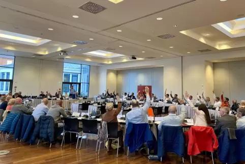 Stunde der bitteren Wahrheit: Abstimmung über die angepasste Hebesatzung im Stadtrat. 