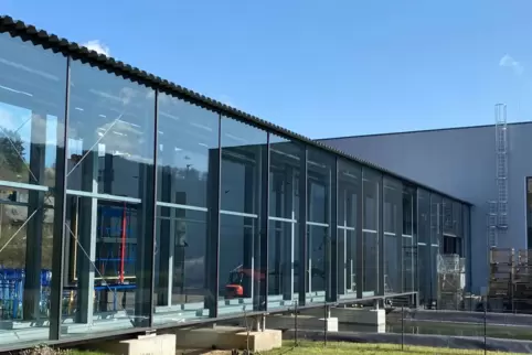 Seit kurzem in Betrieb: die Transportbrücke zwischen Werk 2 und 3. 