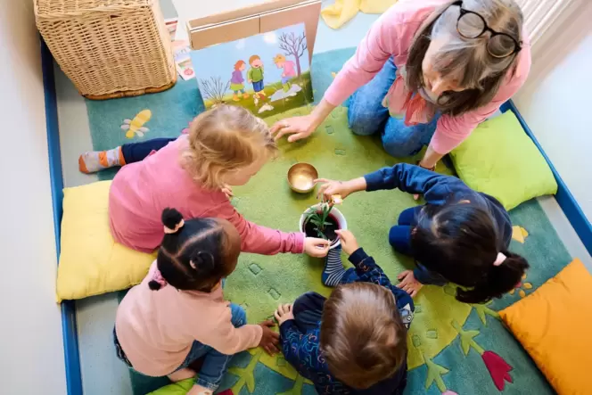 Eine gute Betreuung von Kindern sei sehr wichtig, betont die Stadt. Daher investiert sie kräftig. Eine gute Betreuung von Kindern sei sehr wichtig, betont die Stadt. Daher investiert sie kräftig.