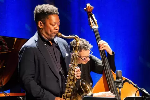 Tenorsaxophonist Ravi Coltrane (links) und Bassist John Patitucci im Tollhaus Karlsruhe.