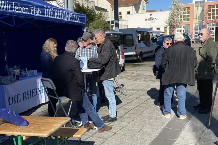 Auf dem Kochschen Markt hat die RHEINPFALZ am Freitag ihren Stand aufgeschlagen. 