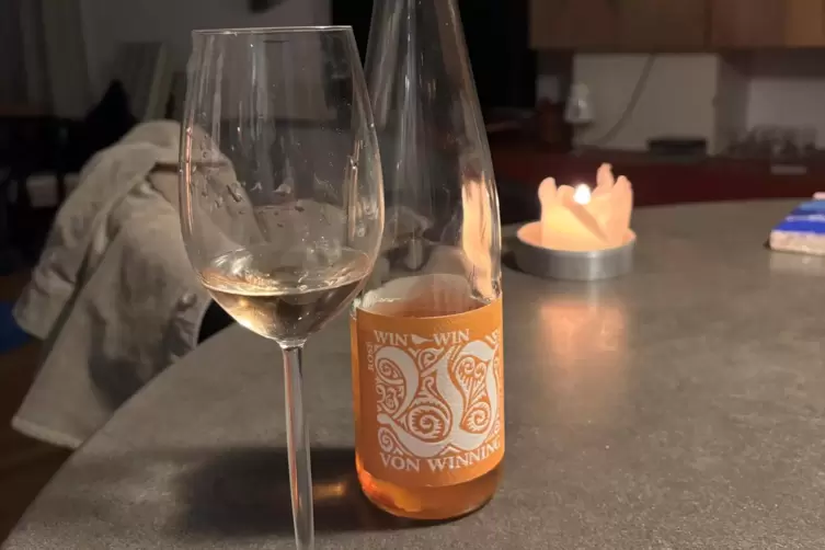 Andreas Schlick aus der Lokalredaktion Landau sch&auml;tzt den &bdquo;Win Win&ldquo; vom Weingut Von Winning aus Deidesheim.