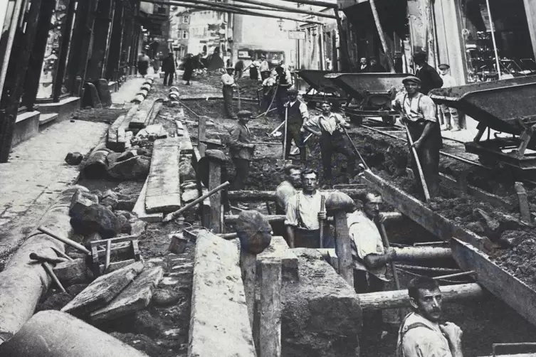 In den 1920er-Jahren begann der Bau der Kanalisation in der Altstadt.
