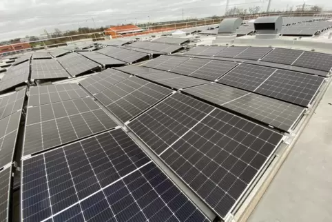 Ein großes Projekt der Gesellschaft: die Photovoltaikanlage auf dem Dach des Aquabella. 