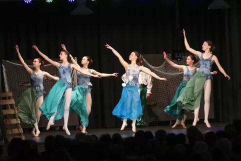 „Die kleine Meerjungfrau“ brachte die Ballettschule Axinja Hüneke auf die Bühne.