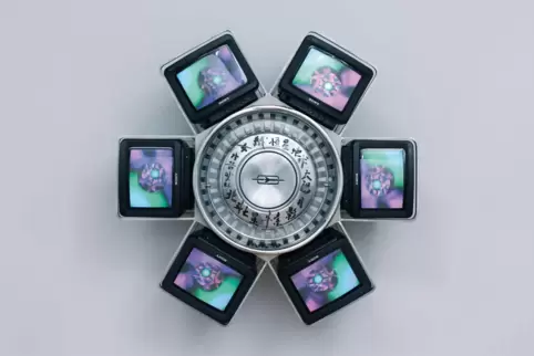 Pionierarbeit: „Canopus“ von Nam June Paik aus dem Jahr 1990. Pionierarbeit: „Canopus“ von Nam June Paik aus dem Jahr 1990.