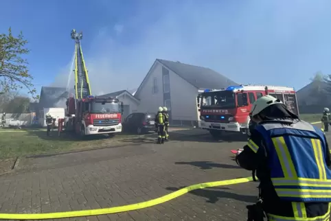 Die Feuerwehr war mit Drehleiter vor Ort. 