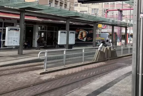 Die Straßenbahnhaltestelle am Berliner Platz.