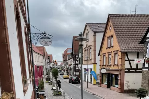 Der Blick auf die Innenstadt von Kandel von der Rathaustreppe aus. 