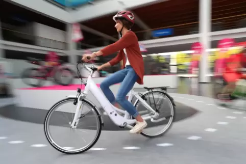 Gerade bei der Anschaffung von E-Bikes, aber nicht nur von diesen, ist das Dienstrad-Leasing über den Arbeitgeber beliebt.