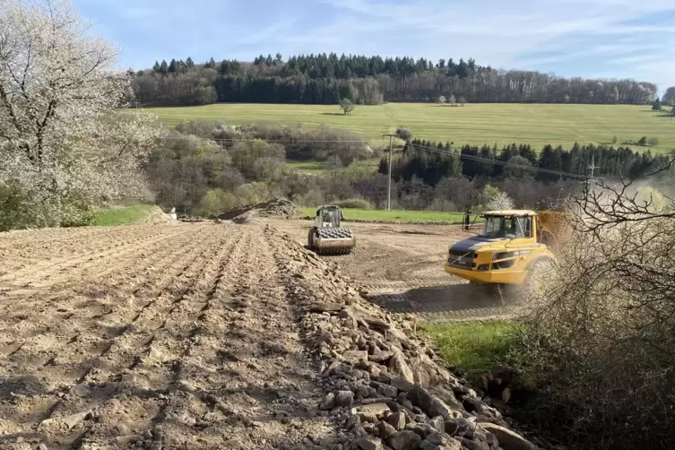 Dieser neue Weg f&uuml;hrt vom Altenglaner Schwimmbad hoch zur Welchweiler Stra&szlig;e.