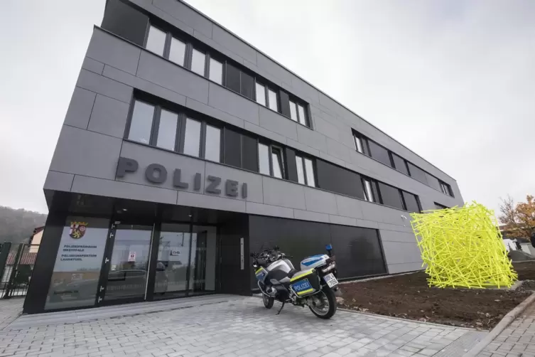 Kunst am Bau an der neu gebauten Polizeiinspektion Landstuhl. 