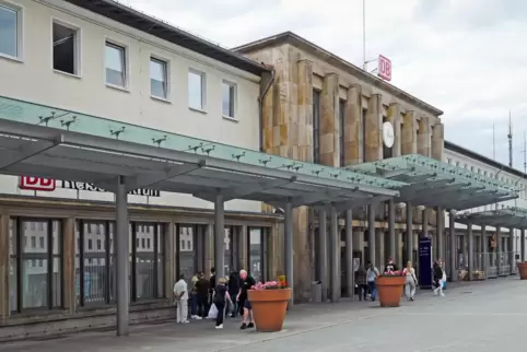 Der Hauptbahnhof in Kaiserslautern. 