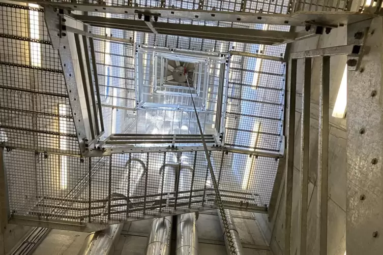 Gutes Training: 230 Stufen sind im Wasserturm vom Keller bis zum Dach zu &uuml;berwinden. Einen Aufzug gibt es nicht. 