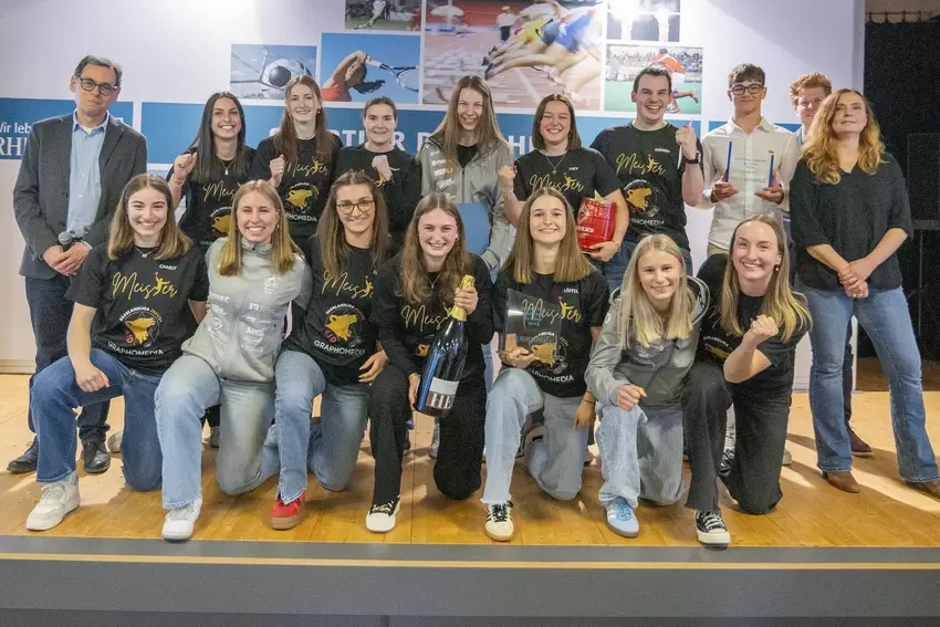Die Sieger der 34. Sportlerwahl: die Handballerinnen der SG SV 64/VT Zweibrücken und Stabhochspringer Ben Silas Kribelbauer (hin