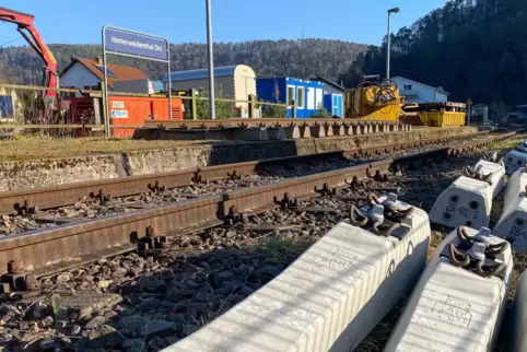 Auf der Wieslauterbahn laufen nun die Arbeiten zur Erneuerung der Strecke. 