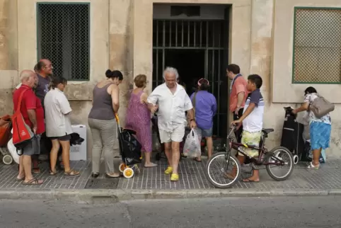  Jeder fünfte Bewohner der balearischen Inseln ist von Armut bedroht. Besonders ältere Menschen müssen Hilfe in Anspruch nehmen.