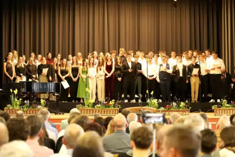 Szene der Abiturfeier am Gymnasium im Alfred Grosser Schulzentrum Bad Bergzabern.