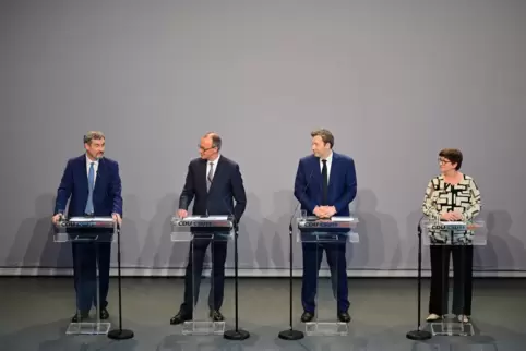 Gruppenbild mit Dame: Söder, Merz, Klinbeil und Saskia Esken. Gruppenbild mit Dame: Söder, Merz, Klinbeil und Saskia Esken.