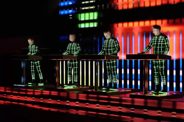Vorbild?&bdquo;Kraftwerk&ldquo;, die deutscheste aller Bands bei einem Auftritt. 