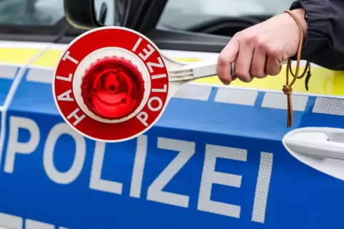 Verdacht auf Drogen: Verkehrsteilnehmer gestoppt. 