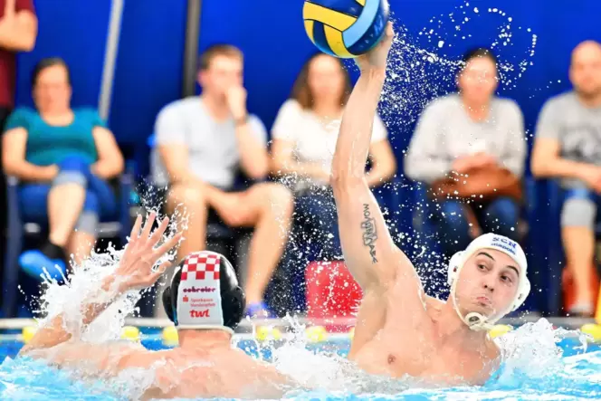 Egal wie erfolgreich der SC Neustadt (hier Konstantinos Sopiadis) spielt – nach der Ligenreform wird es nahezu unmöglich für ihn Egal wie erfolgreich der SC Neustadt (hier Konstantinos Sopiadis) spielt – nach der Ligenreform wird es nahezu unmöglich für ihn