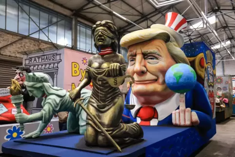Donald Trump als satirische Darstellung für den Kölner Rosenmontagszug: Von der Domstadt könnte der US-Präsident viel lernen. 
