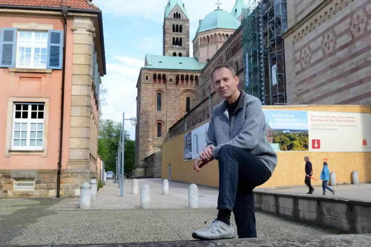 Klima-Kenner: Seit vielen Jahren befasst sich der R&ouml;merberger Wolfgang L&auml;hne mit der Auswertung meteorologischer Daten. Der Klim