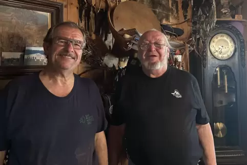 Im Saloon: Vorsitzender Klaus Groß (links) und Dieter Gleber.