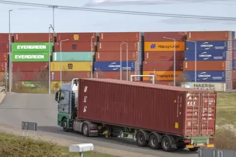 Die Arbeiter sollen vor allem an Firmen aus der Logistikbranche ausgeliehen worden sein.