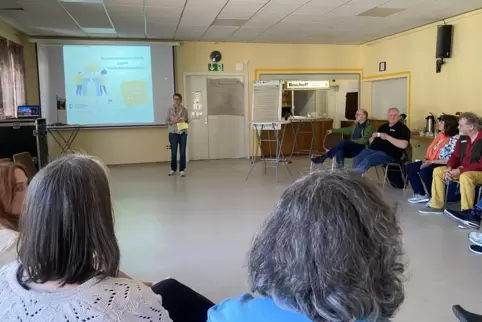 Argumentationstraining gegen Stammtischparolen: Die Workshop-Teilnehmer sollen künftig als Mentoren und Multiplikatoren in ihrem