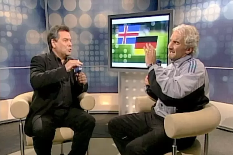 Legend&auml;res Interview 2003: Waldemar Hartmann und Rudi V&ouml;ller nach dem 0:0 auf Island.